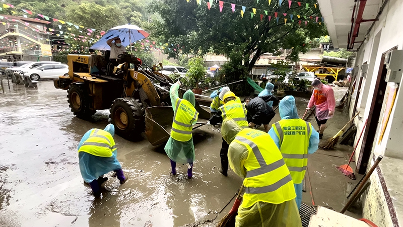 大院内淤泥.jpg 大院内淤泥.jpg